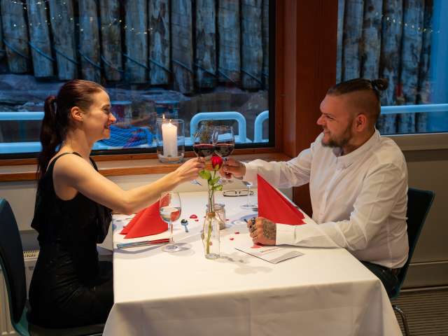 Candle Light Dinner an Bord