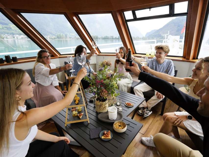 Öffentliches Eventschiff